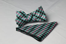 Load image into Gallery viewer, Stripe Self Bow-tie
